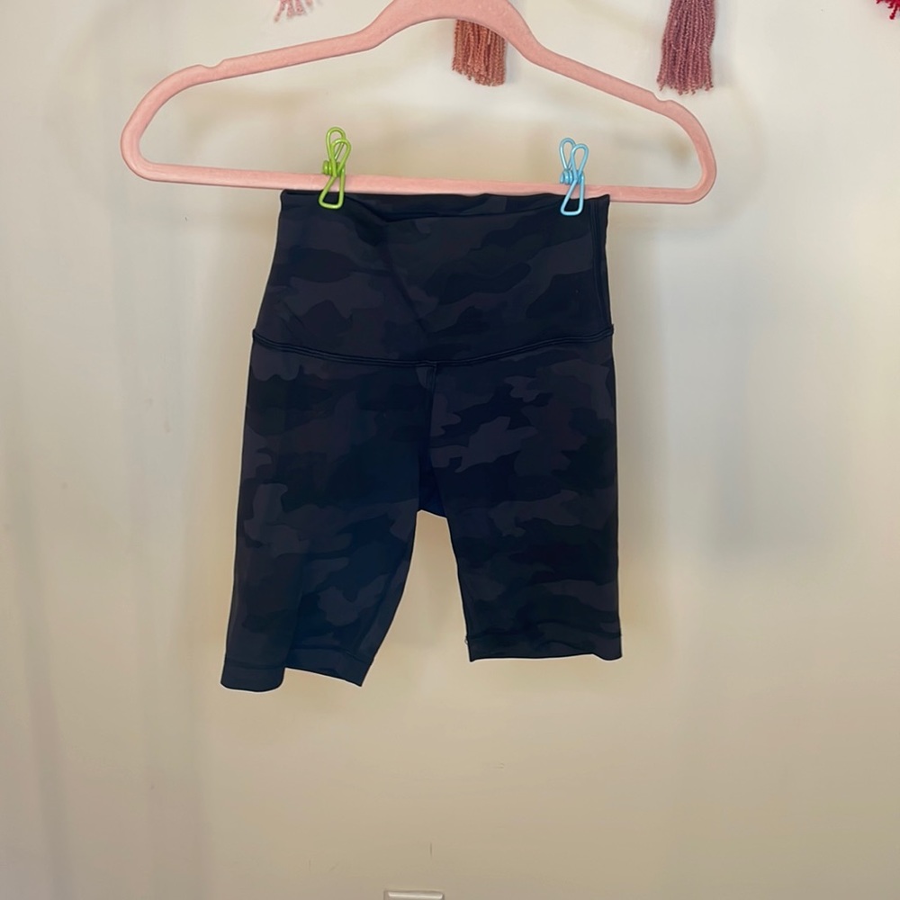34 Lululemon Wunder Train High Rise Short 8"